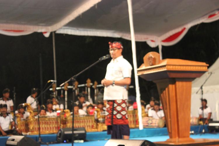 Wakil Bupati Beri Sambutan Kepada Masyarakat Desa Sedang