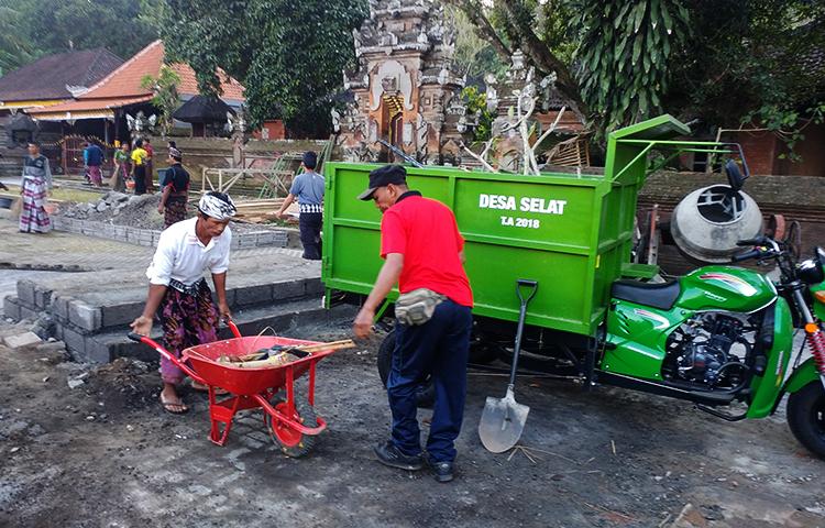 Gotong Royong Di Lingkungan Pura