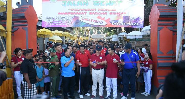 Jalan Sehat dan Bhakti Lingkungan Bersama STIKES Bali