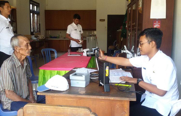 Perekaman KTP Elektronik di Desa Selat