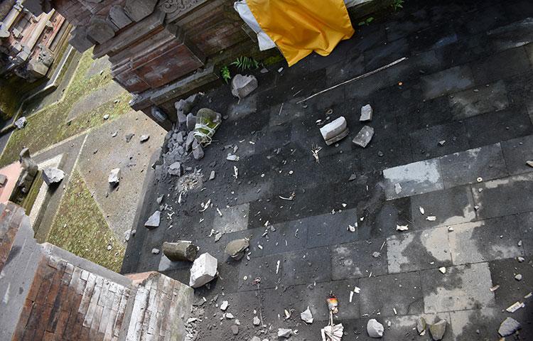 Sejumlah Bangunan Di Pura Runtuh Akibat Gempa