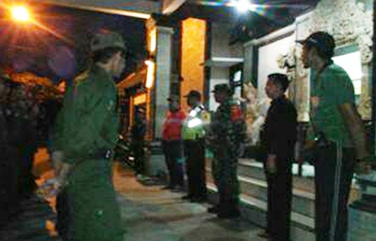 Tertib   Administrasi Kependudukan, Perbekel Selat kerahkan  Tim Linmas, Babinsa, Babinkamtibmas  Menjaring  Penduduk Pendatang