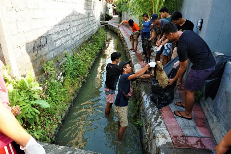 Gerakan Kali Bersih Dari Pemuda Untuk Masyarakat Desa