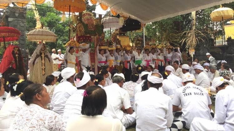 Melanjutkan Karya Agung, Desa Adat Tandeg Gelar Upacara Piodalan