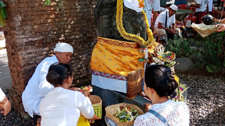 Mendem Pedagingan, Puncak Piodalan Padmasana Kantor Desa Tibubeneng
