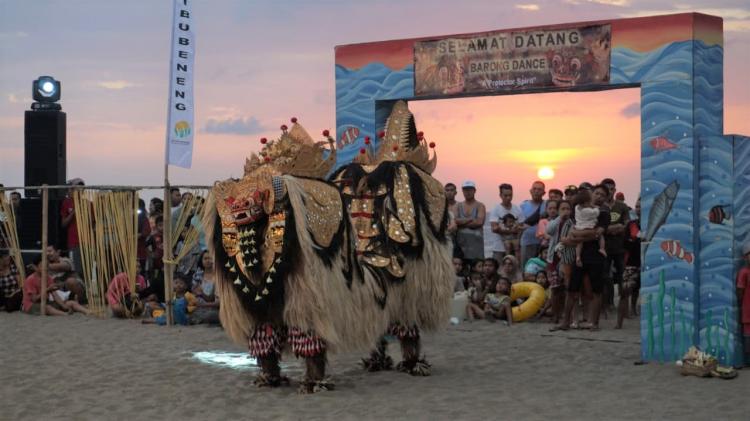 Muda - Mudi Desa Tibubeneng Pukau Penonton Barong Dance