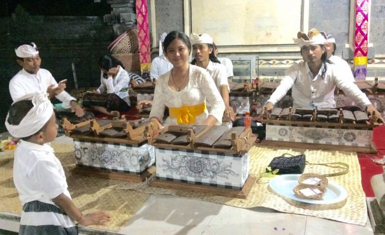 Muda dan Berbakat, Si Cantik Ratna Penabuh Remaja Putri