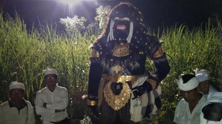 Prosesi Ngerehan Ratu Gede Sakti ring Setra Adat Padonan