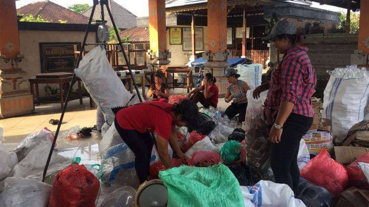 Nimbang Sampah Dapat Untung Melimpah