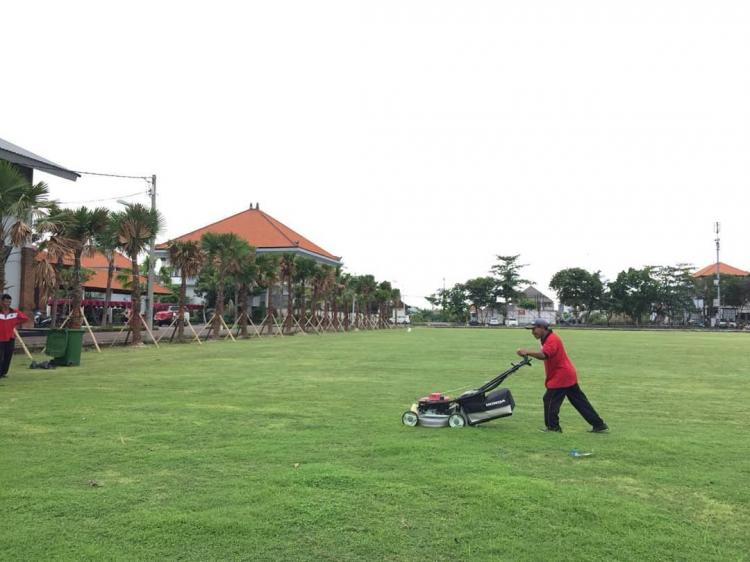 Pemerintah Desa Tibubeneng Tata Lapangan Segara Perancak Menjadi Arena Rekreasi