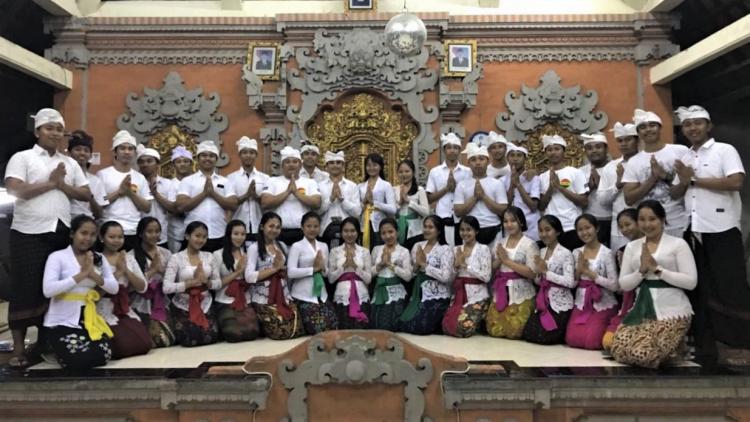Penerapan Konsep Tri Kerangka Agama Hindu, ST ESW Gelar Persembahyangan Bersama