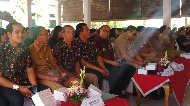 Jelang Kelulusan, Perbekel Tibubeneng Hadiri Pelepasan Siswa IX SMP Negeri 2 Kuta Utara
