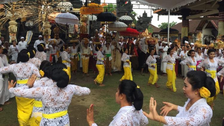 Tari Rejang Renteng, Sebagai Wujud Bakti Kepada Sang Pencipta