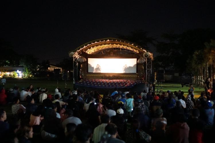 Wayang CenkBlonk Hibur Warga Tibubeneng di Penghujung 2018