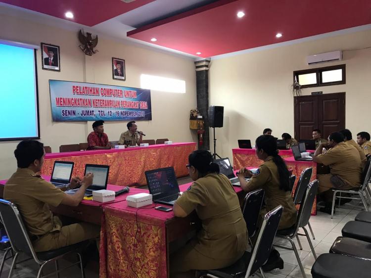 PELATIHAN KOMPUTER UNTUK PERANGKAT DESA WERDI BHUWANA DALAM MENINGKATKAN KAPASITAS PELAYANAN KEPADA MASYARAKAT