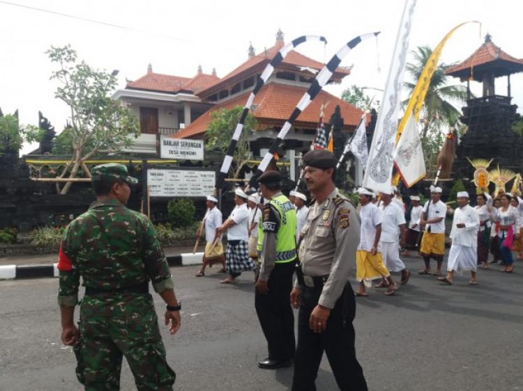 Sinergitas Pihak Keamanan Baik Adat Maupun Dinas Selalu Siaga