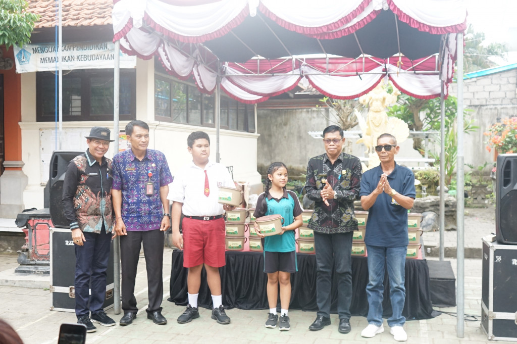 Peluncuran Edukasi Kompos di Sekolah Dasar Pererenan