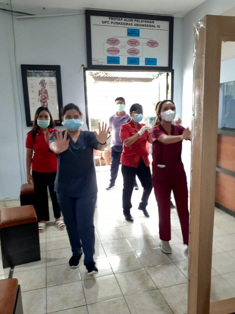 Peregangan germas di UPTD Puskesmas Abiansemal III