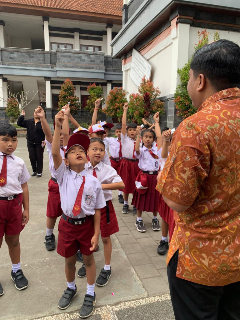 Pemberian Obat Cacing pada Anak Sekolah
