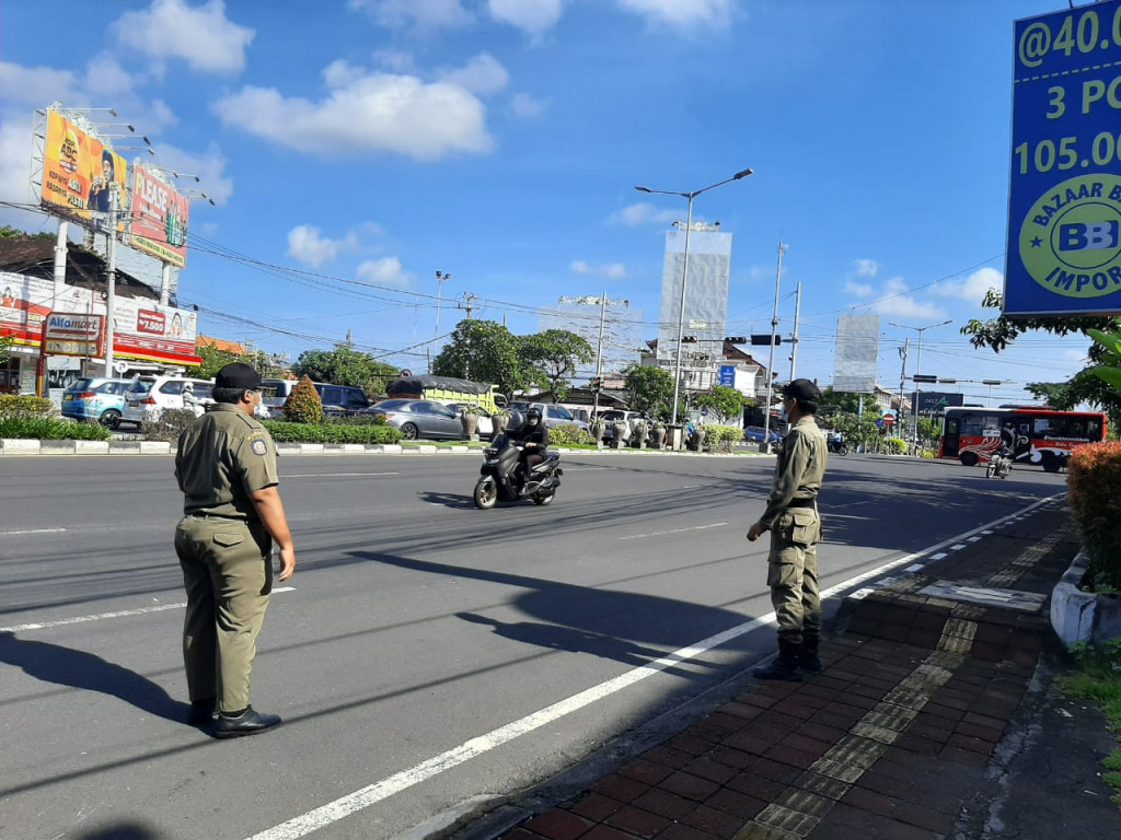 PolPP Badung Pantau Gepeng Di Simpang Imbo
