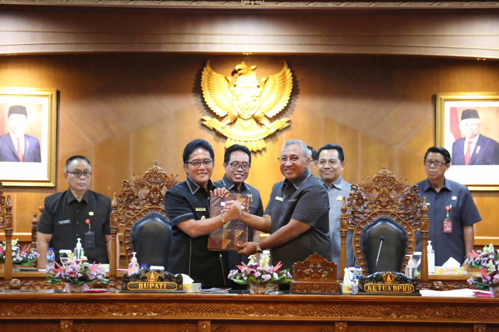 DPRD Badung menggelar Rapat Paripurna dengan agenda Penyampaian Pemandangan Umum Fraksi-Fraksi.