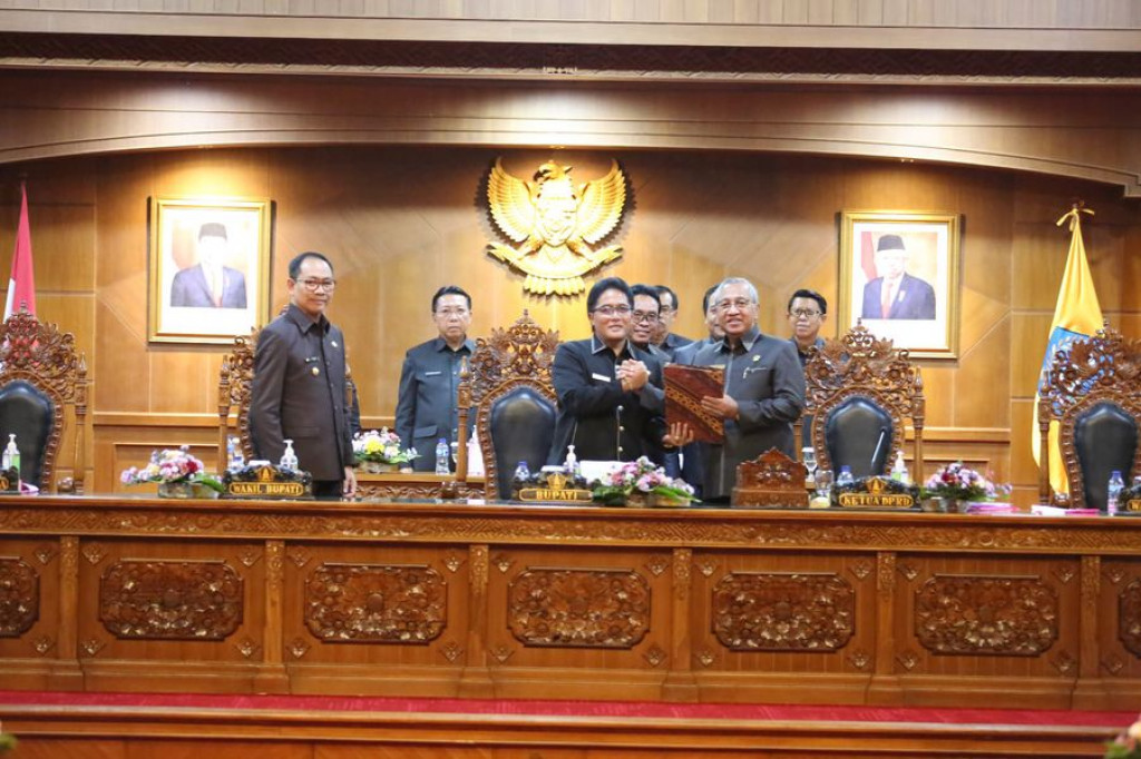 Ketua DPRD Kabupaten Badung Putu Parwata memimpin langsung Rapat Paripurna Masa Persidangan Kedua tahun 2023