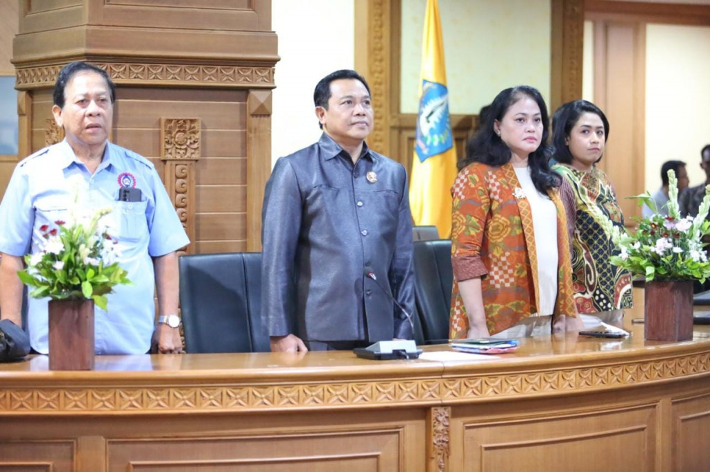 Wakil Ketua Satu DPRD Badung Wayan Suyasa, SH, Sabtu (27/4/2024), menghadiri Seminar dan Diskusi Sehari yang yang digelar Dewan Pimpinan Daerah (DPD) Konfederasi Serikat Pekerja Seluruh Indonesia (KSPSI) Bali
