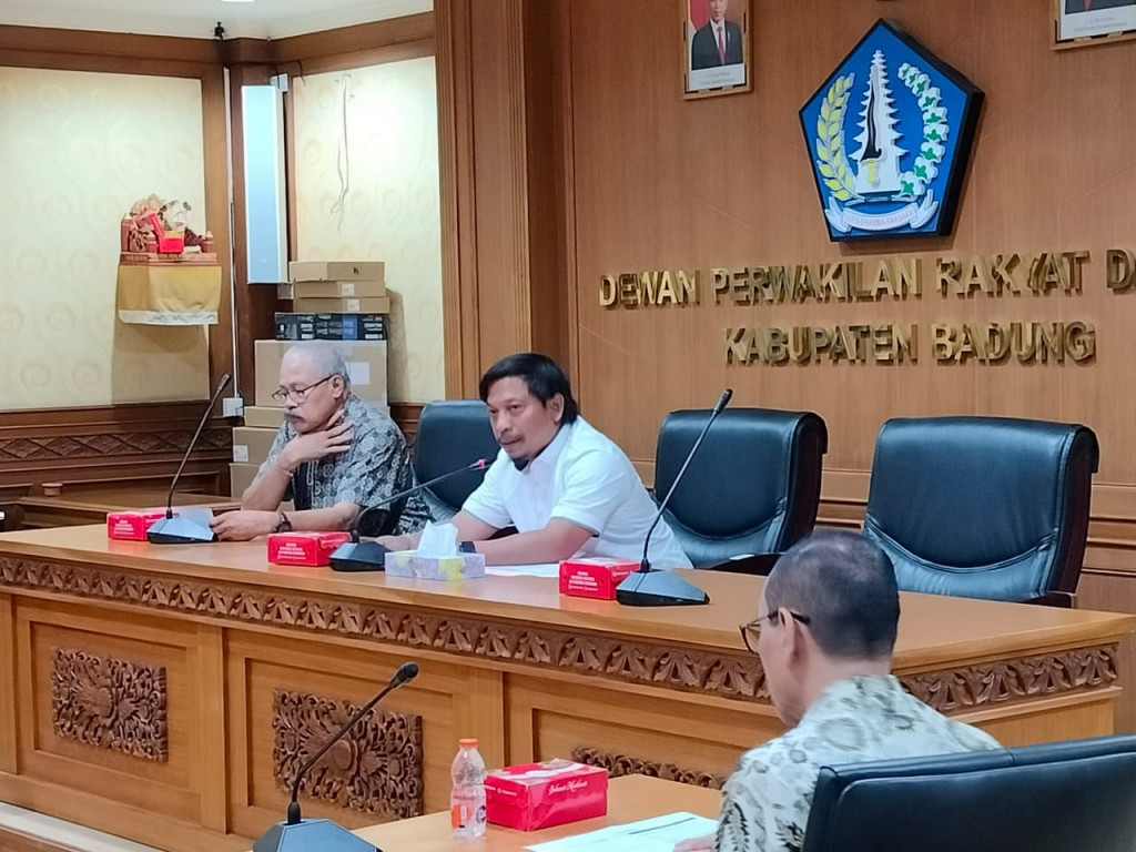Rapat Finalisasi, Pansus DPRD Badung Bahas Raperda RPJPD Badung 2025-2045.