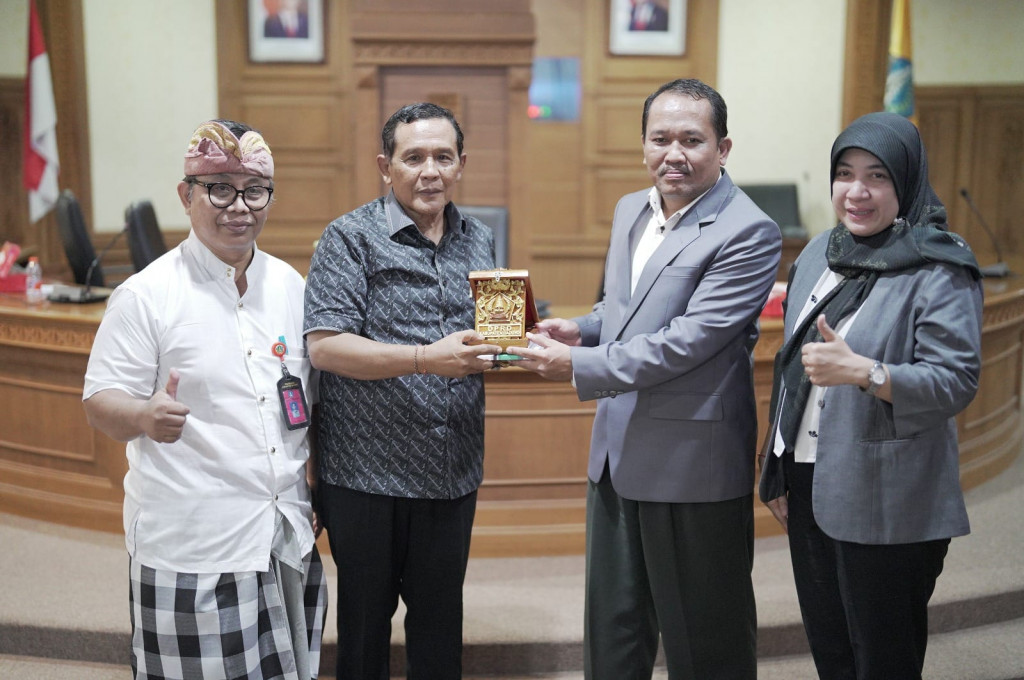 Program KKL, Wayan Sandra Terima 105 Mahasiswa FH Unwahads Semarang