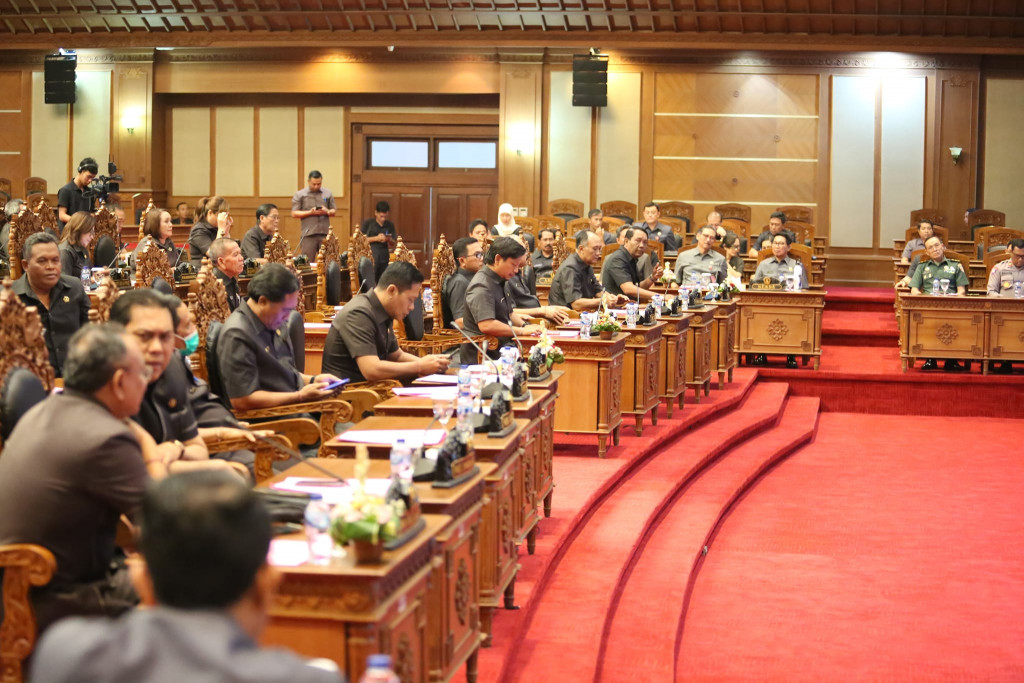 DPRD Badung Terima Jawaban Pemerintah Atas Pandangan Umum Fraksi-Fraksi
