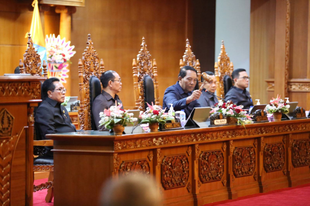 Rapat Paripurna perdana yang mengagendakan pembahasan rancangan APBD Badung 2025