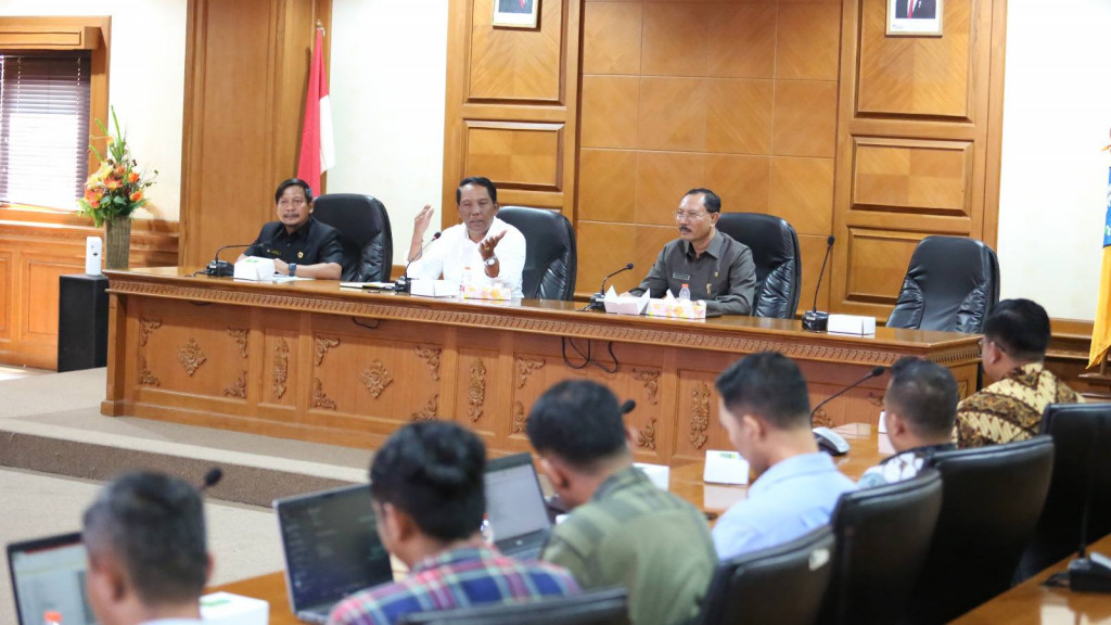 Ketua Dewan Perwakilan Rakyat Daerah (DPRD) Kabupaten Badung, I Gusti Anom Gumanti menghadiri klarifikasi PT. Angkasa Pura Support di Gedung DPRD Badung