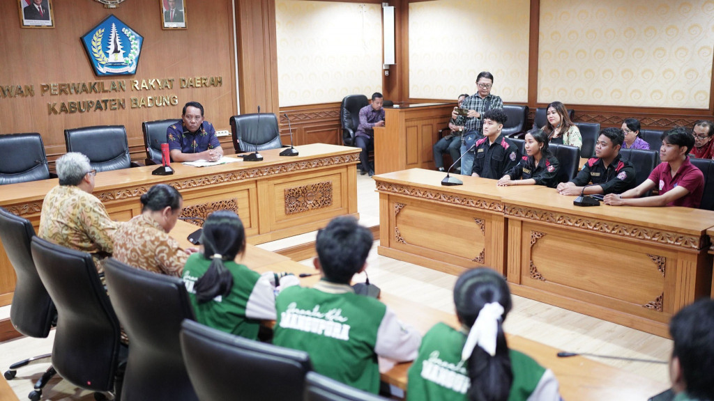 Ketua DPRD Kabupaten Badung I Gusti Anom Gumanti menerima audensi dari Dinas Pengendalian Penduduk, Keluarga Berencana, Pemberdayaan Perempuan dan Perlindungan Anak (DP2KBP3A) Kabupaten Badung