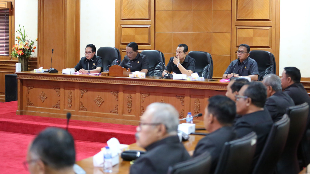 DPRD Badung Umumkan ADI-CIPTA Sebagai Bupati dan Wakil Bupati Badung Terpilih 2025-2030.
