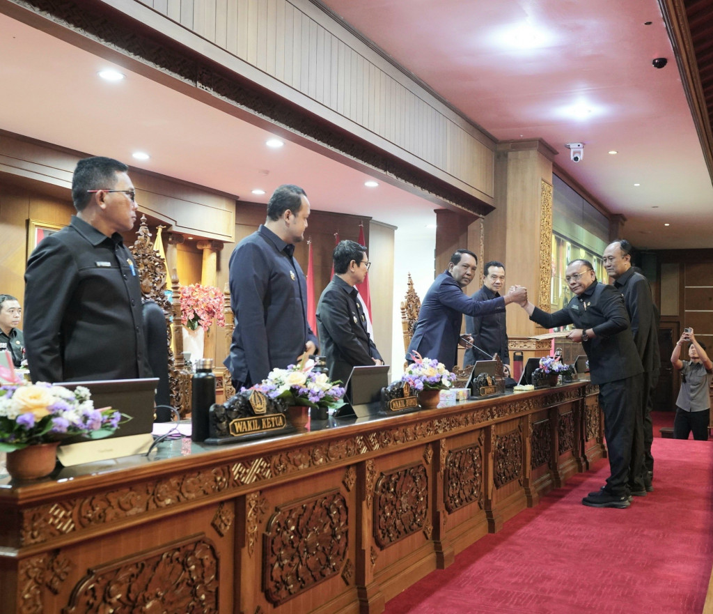 Gusti Anom Gumanti Pimpin Rapat Paripurna DPRD Badung, Bupati Sampaikan Ranperda RPJMD, Pajak Daerah dan KUA PPAS Perubahan 2025