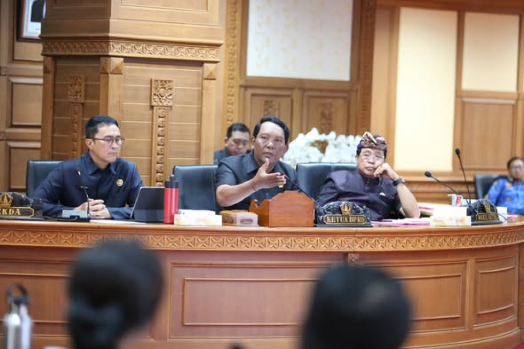 Ketua DPRD Badung Pimpin Rapat Kerja Banggar TAPD Bahas Raperda APBD Tahun Anggaran 2026.