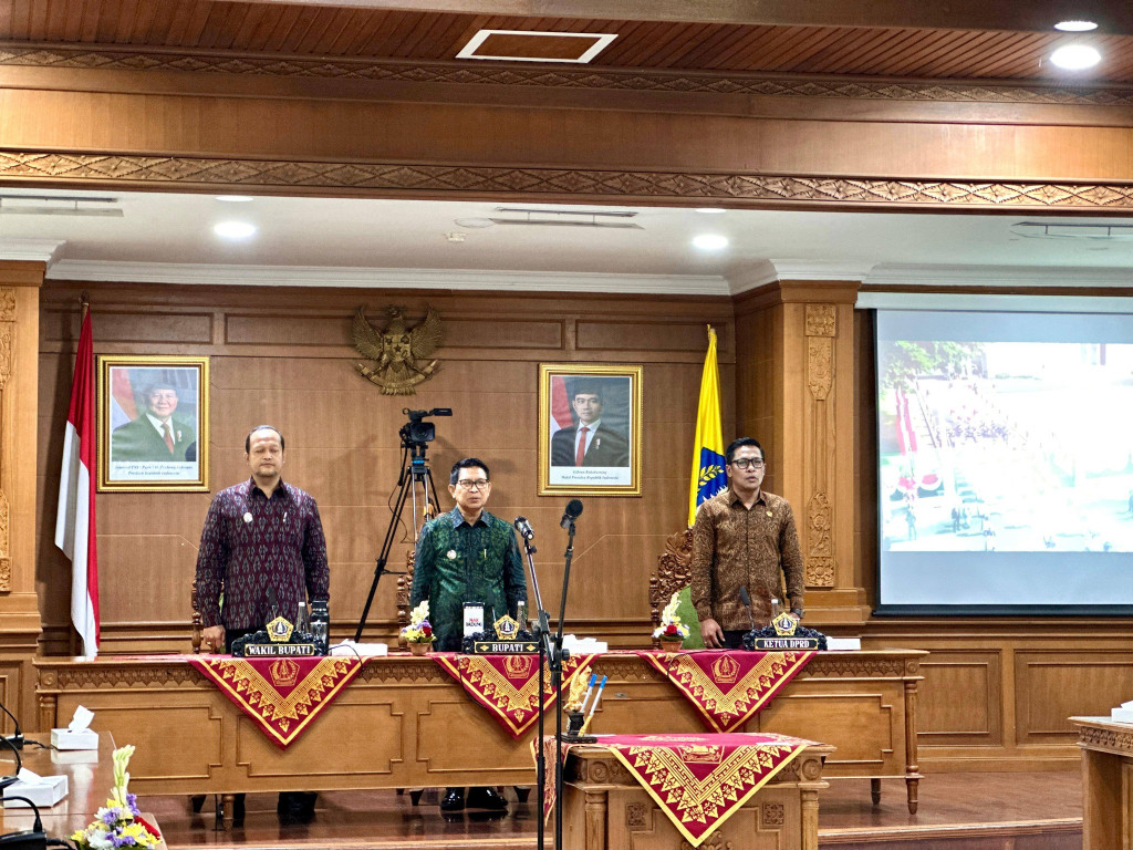 Ketua Komisi III DPRD Badung Made Ponda Wirawan Hadiri Pelantikan Direksi Perumda Pasar dan Pangan Mangu Giri Sedana