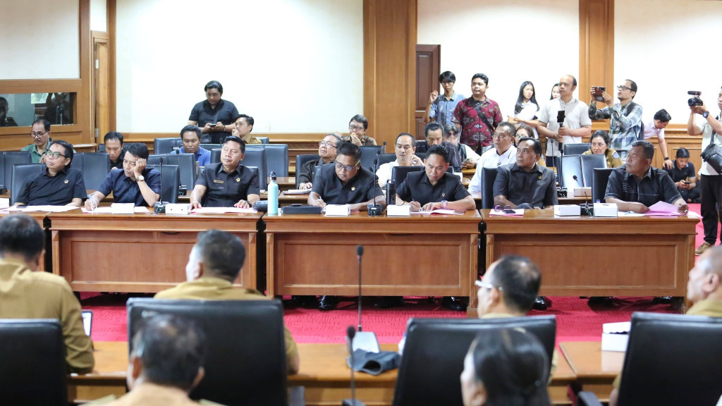 Komisi II DPRD Badung Gelar Raker Bersama DLHK