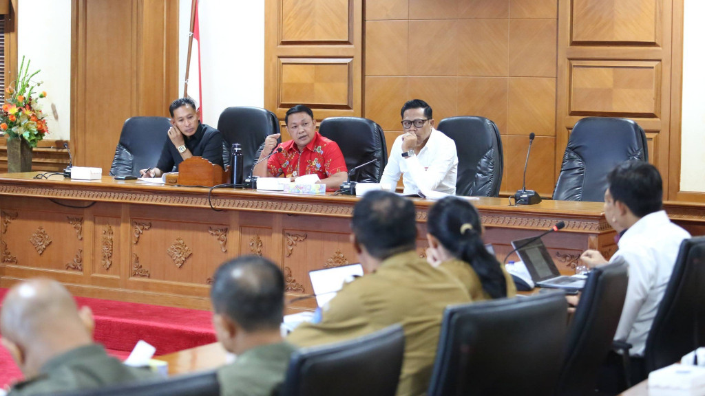Pansus DPRD Badung Masukkan Unsur Budaya Bali dalam Ranperda Ormas.