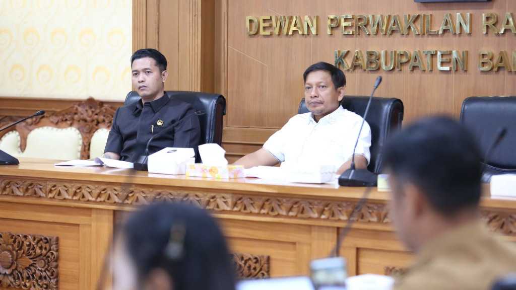 Graha Wicaksana Pimpin Rapat Pansus Raperda Inisiatif Dewan Pelestarian Seni dan Budaya