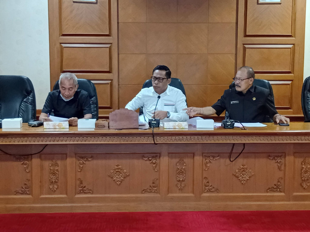 Rapat Panitia Khusus DPRD Kabupaten Badung Bahas Rencana Kerja dan Pembahasan Raperda Penyertaan Modal Daerah.