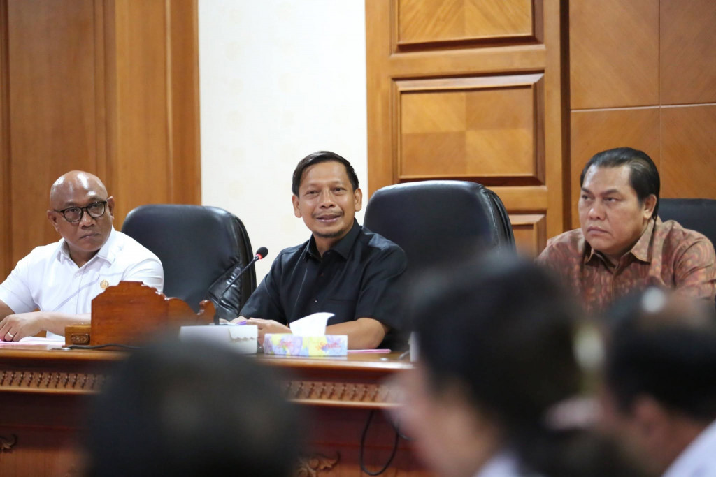 Komisi IV DPRD Badung Gelar Rapat Kerja Bahas Pelaksanaan SPMB dan PKB