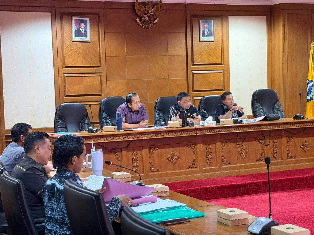 Tindaklanjuti Pengaduan Petani Munggu, Komisi I DPRD Gelar Raker